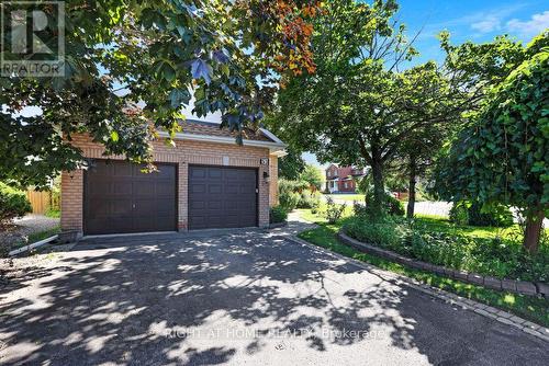 Pull in to your dream home! - 53 Yoho Drive, Ottawa, ON - Outdoor