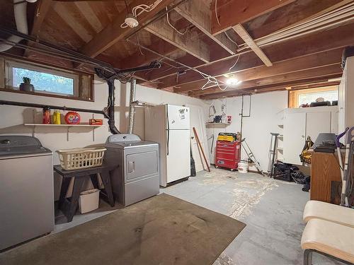604 3Rd Avenue, Reston, MB - Indoor Photo Showing Laundry Room