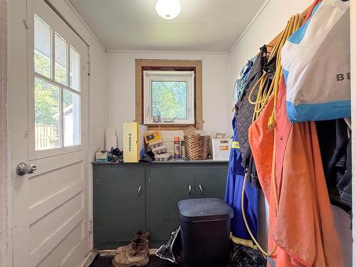 604 3Rd Avenue, Reston, MB - Indoor