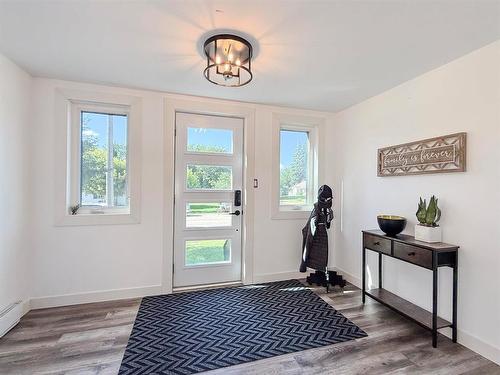 604 3Rd Avenue, Reston, MB - Indoor