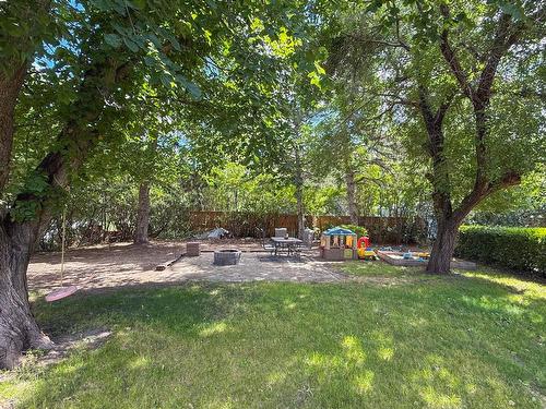 604 3Rd Avenue, Reston, MB - Outdoor