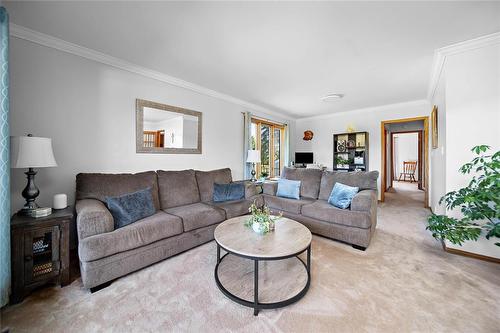 202 Second Street E, Landmark, MB - Indoor Photo Showing Living Room