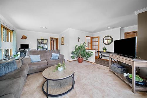 202 Second Street E, Landmark, MB - Indoor Photo Showing Living Room