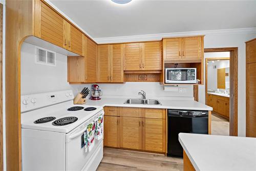 202 Second Street E, Landmark, MB - Indoor Photo Showing Kitchen With Double Sink
