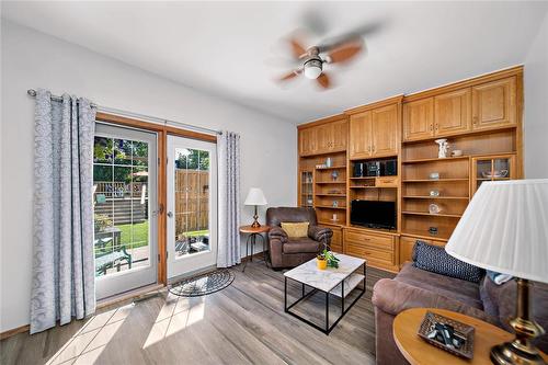 202 Second Street E, Landmark, MB - Indoor Photo Showing Living Room