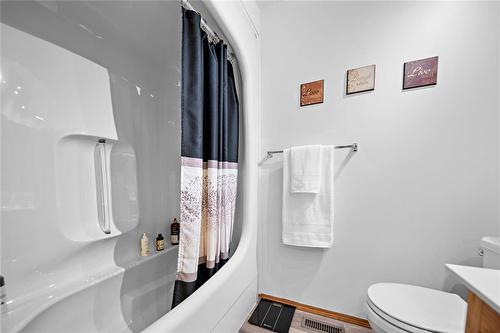 202 Second Street E, Landmark, MB - Indoor Photo Showing Bathroom