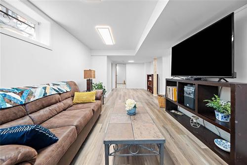 202 Second Street E, Landmark, MB - Indoor Photo Showing Living Room