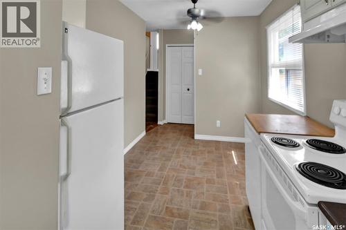 49-51 Carleton Drive, Saskatoon, SK - Indoor Photo Showing Kitchen