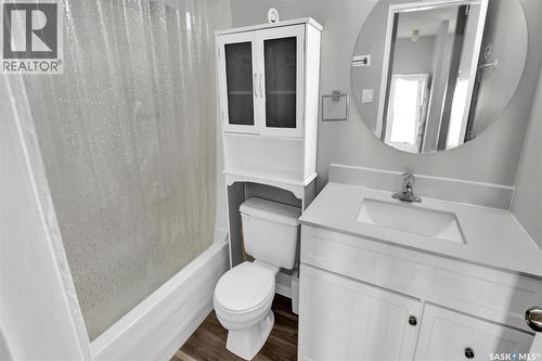 49-51 Carleton Drive, Saskatoon, SK - Indoor Photo Showing Bathroom
