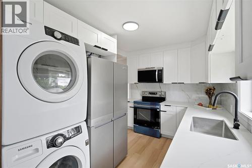1310 B Avenue N, Saskatoon, SK - Indoor Photo Showing Laundry Room