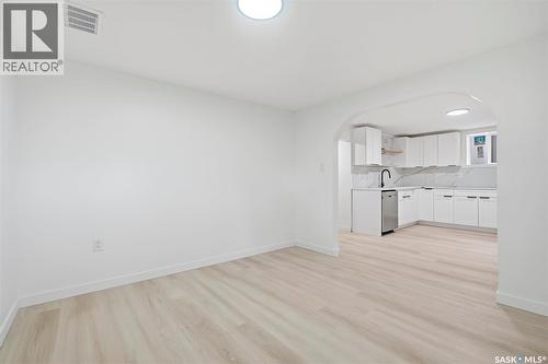 1310 B Avenue N, Saskatoon, SK - Indoor Photo Showing Kitchen
