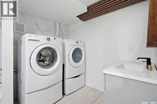 1310 B Avenue N, Saskatoon, SK - Indoor Photo Showing Laundry Room