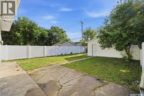 1310 B Avenue N, Saskatoon, SK - Outdoor