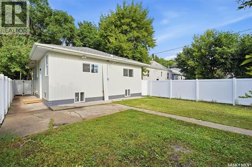 1310 B Avenue N, Saskatoon, SK - Outdoor