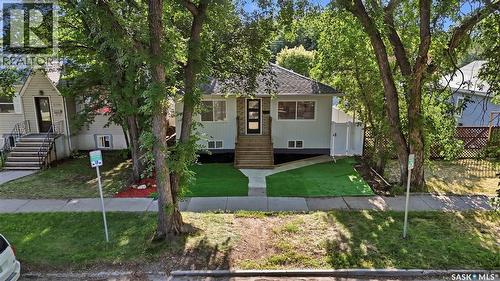 1310 B Avenue N, Saskatoon, SK - Outdoor