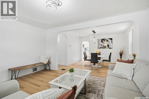 1310 B Avenue N, Saskatoon, SK - Indoor Photo Showing Living Room