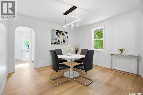1310 B Avenue N, Saskatoon, SK - Indoor Photo Showing Dining Room