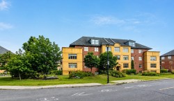 8-8215 Rue de Londres Brossard, QC J4Y 0L5