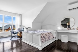 Mezzanine - 