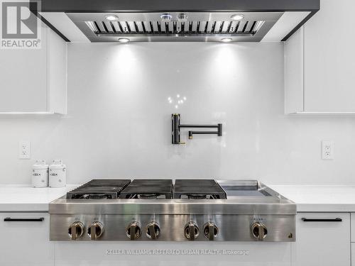 35 Lloydminster Crescent, Toronto, ON - Indoor Photo Showing Kitchen