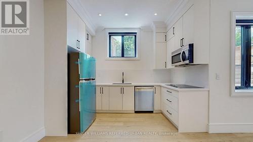 35 Lloydminster Crescent, Toronto, ON - Indoor Photo Showing Kitchen