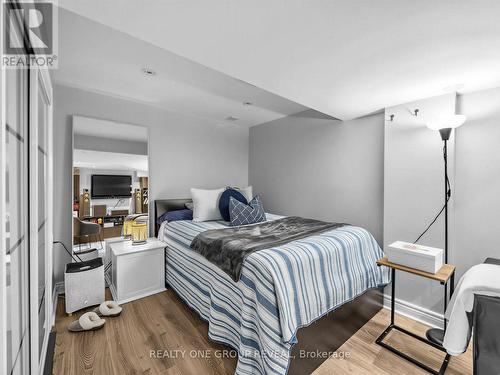 6122 Coxswain Crescent, Mississauga, ON - Indoor Photo Showing Bedroom