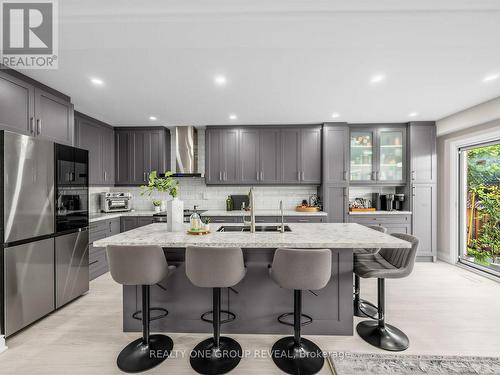 6122 Coxswain Crescent, Mississauga, ON - Indoor Photo Showing Kitchen With Upgraded Kitchen