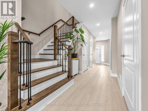 6122 Coxswain Crescent, Mississauga, ON - Indoor Photo Showing Other Room