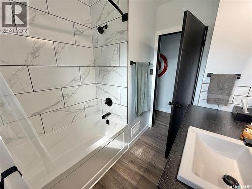 206 Third Avenue S, Yorkton, SK - Indoor Photo Showing Bathroom