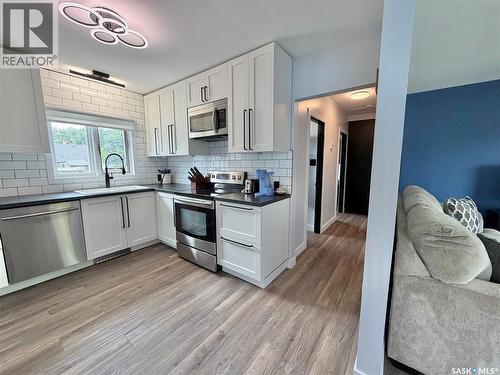 206 Third Avenue S, Yorkton, SK - Indoor Photo Showing Kitchen
