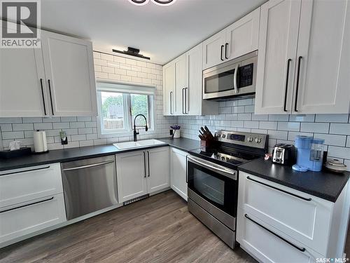206 Third Avenue S, Yorkton, SK - Indoor Photo Showing Kitchen With Upgraded Kitchen