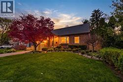 586 WOODLAND Avenue  Burlington, ON L7R 2S5