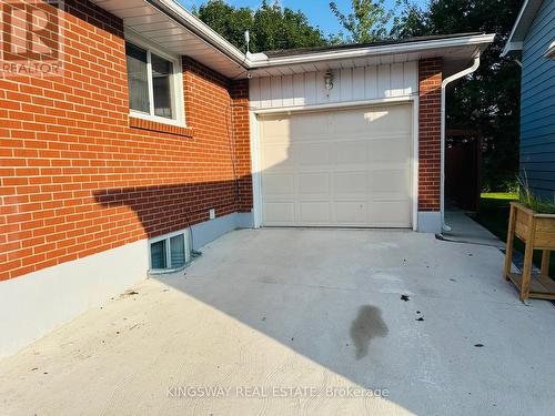 !!!!!!!!!!!!!!!!! LEGAL DUPLEX !!!!!!!!!!!!!!!!!! - 35 Silver Aspen Crescent, Kitchener, ON - Outdoor With Exterior