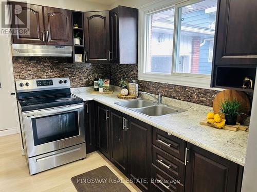 35 Silver Aspen Crescent, Kitchener, ON - Indoor Photo Showing Kitchen With Double Sink