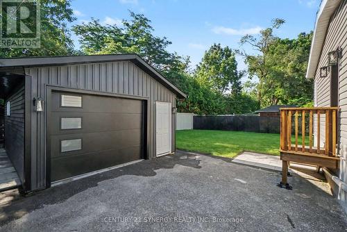 Oversized Detached garage with opener - 2238 Utah Street, Ottawa, ON - Outdoor
