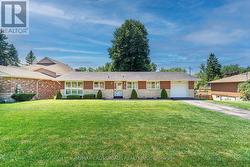 166 ELIZABETH CRESCENT N Whitby, ON L1N 3R7