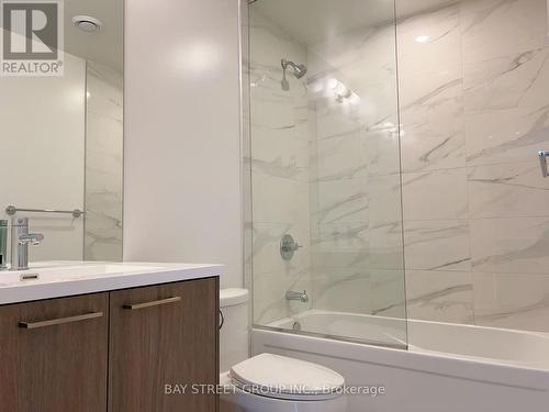 4208 - 28 Interchange Way, Vaughan, ON - Indoor Photo Showing Bathroom