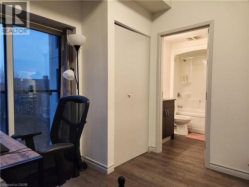 Furnished bedroom featuring visible vents, dark wood finished floors, and baseboards - 269 Sunview Street Unit# 607, Waterloo, ON - Indoor Photo Showing Bathroom
