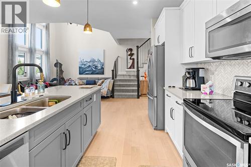 1231 Pringle Way, Saskatoon, SK - Indoor Photo Showing Kitchen With Double Sink With Upgraded Kitchen