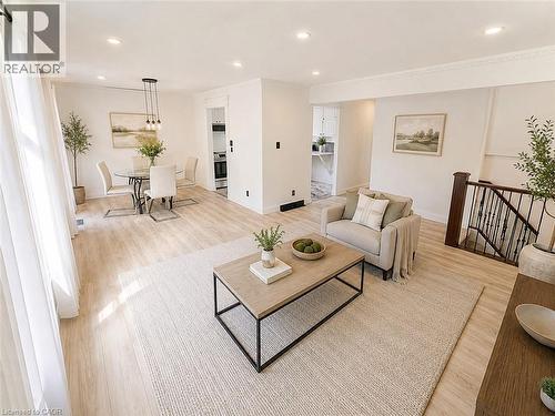84 Elgar Avenue, Hamilton, ON - Indoor Photo Showing Living Room