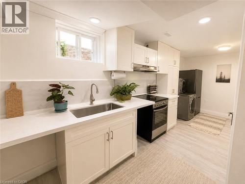84 Elgar Avenue, Hamilton, ON - Indoor Photo Showing Kitchen With Upgraded Kitchen