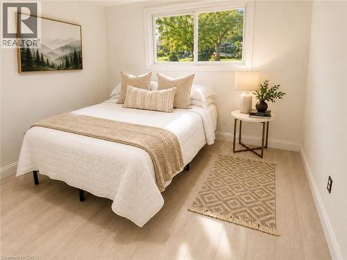 84 Elgar Avenue, Hamilton, ON - Indoor Photo Showing Bedroom