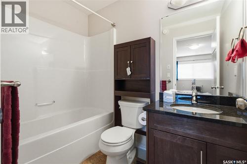 14 502 Rempel Manor, Saskatoon, SK - Indoor Photo Showing Bathroom