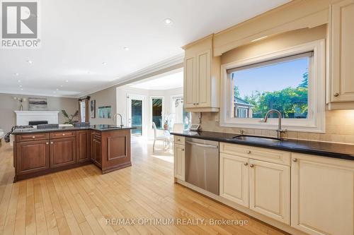Sunlit kitchen overlooking the backyard - 5859 Riverside Place, Mississauga, ON - Indoor Photo Showing Kitchen