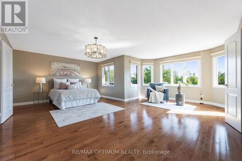 Luxurious primary suite with sitting area - 5859 Riverside Place, Mississauga, ON - Indoor