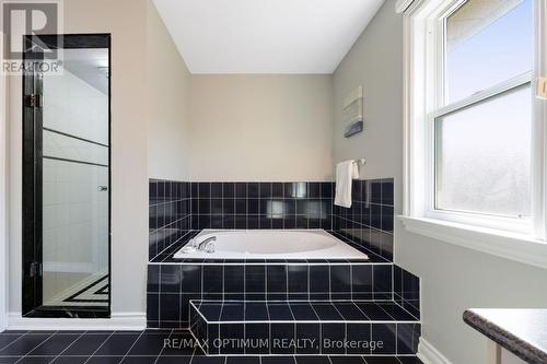 Spa-inspired ensuite with soaker tub - 5859 Riverside Place, Mississauga, ON - Indoor Photo Showing Bathroom
