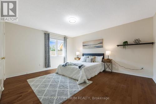 Spacious bedroom - 5859 Riverside Place, Mississauga, ON - Indoor Photo Showing Bedroom