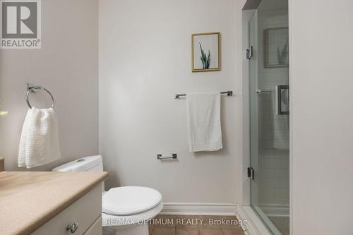 Modern 3-piece bath with glass shower - 5859 Riverside Place, Mississauga, ON - Indoor Photo Showing Bathroom