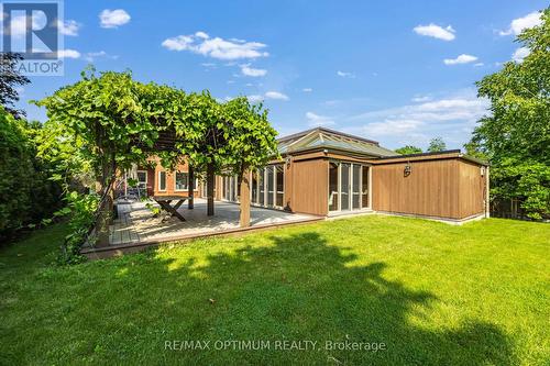 Entertainer's backyard with pool house - 5859 Riverside Place, Mississauga, ON - Outdoor