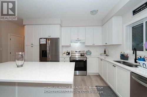 139 Siebert Avenue, Kitchener, ON - Indoor Photo Showing Kitchen With Double Sink With Upgraded Kitchen